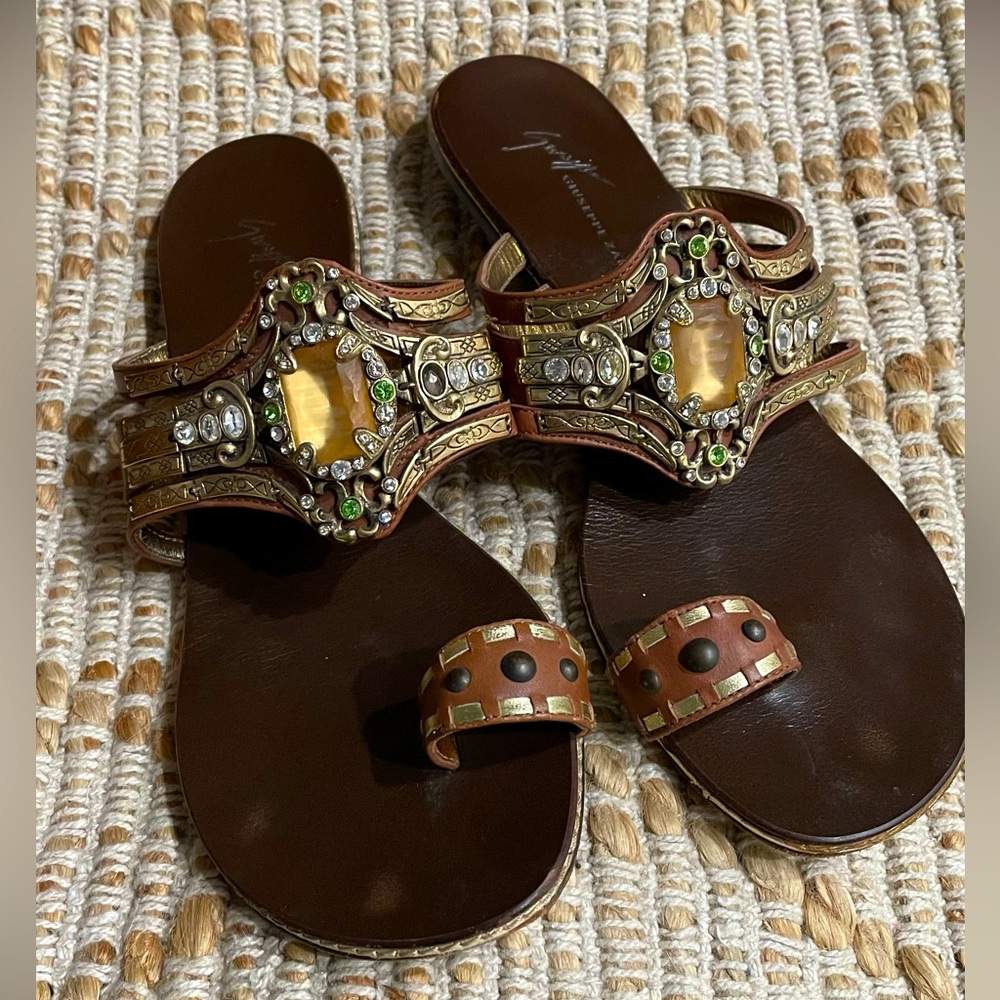 Beautiful Giuseppe Zanotti jeweled brown leather sandals size 38 EU 7.5 US